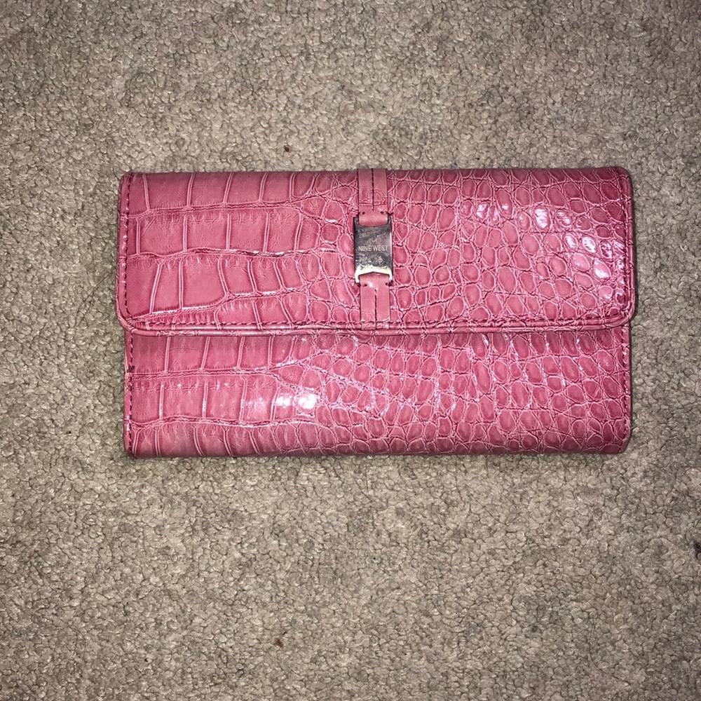 Pink carrier